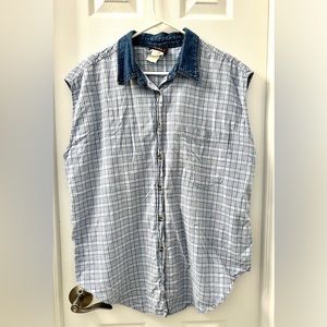 Faded Glory Woman’s 20W Plaid sleeveless button up with denim collar shirt